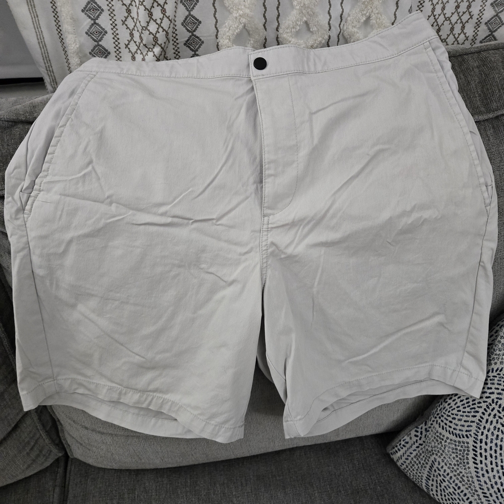 Old Navy Men's Light Gray Flat Front Shorts